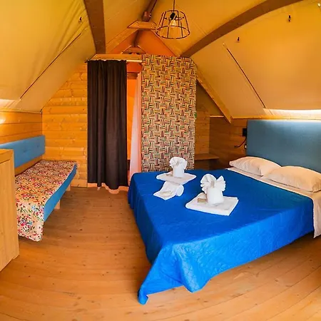 豪华帐篷 Agriglamping Munai 圣乔瓦尼-苏埃尔朱